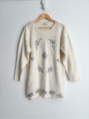 Vintage Tradition Embroidered Beaded Pearl Crochet Dainty Cottagecore Sweater M